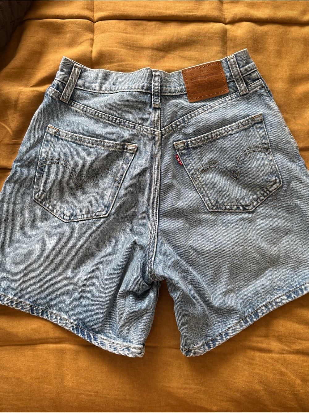 Levi’s High Baggy Light Wash Denim Shorts - Picture 2 of 3